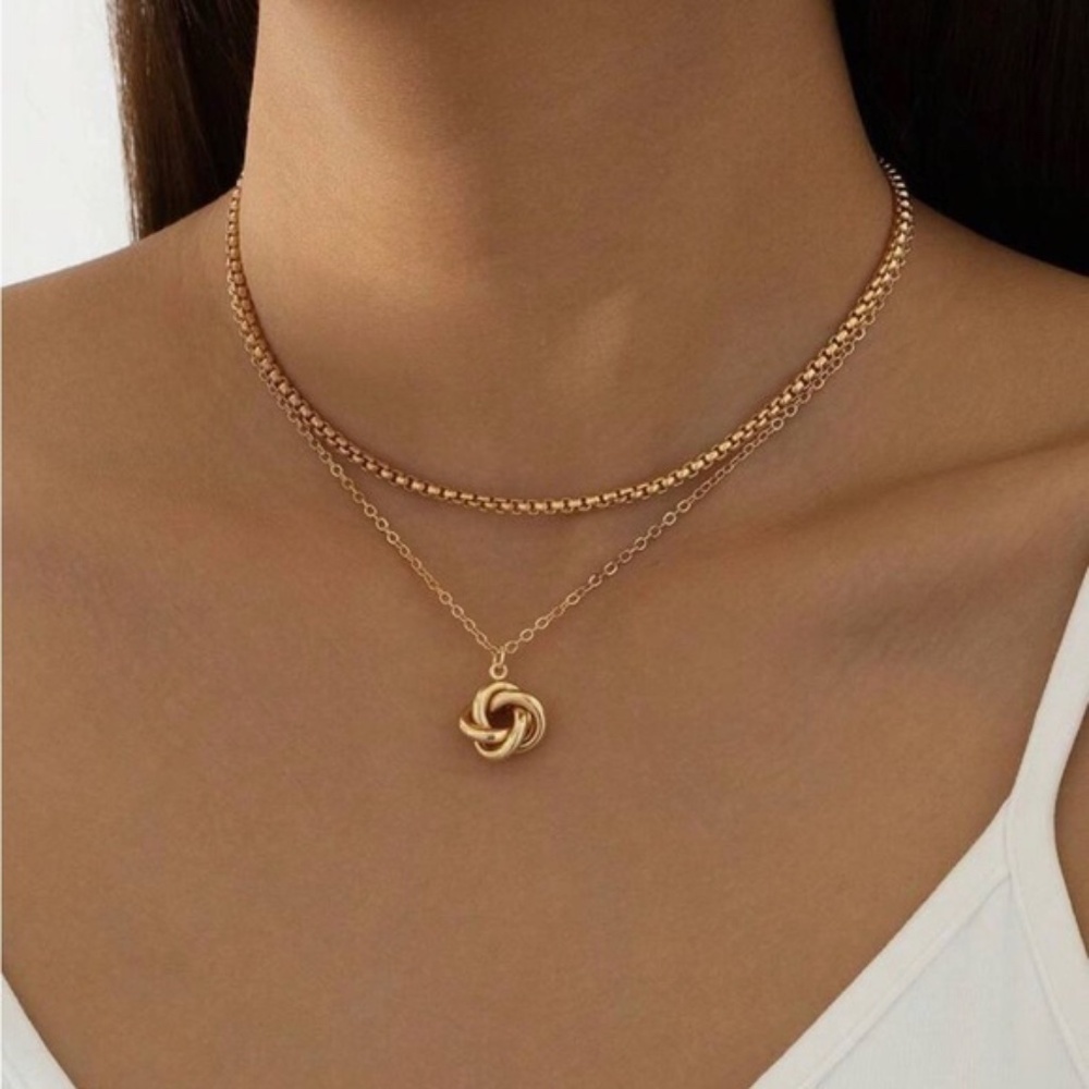 Gold 1pc Pendant Layered Necklace